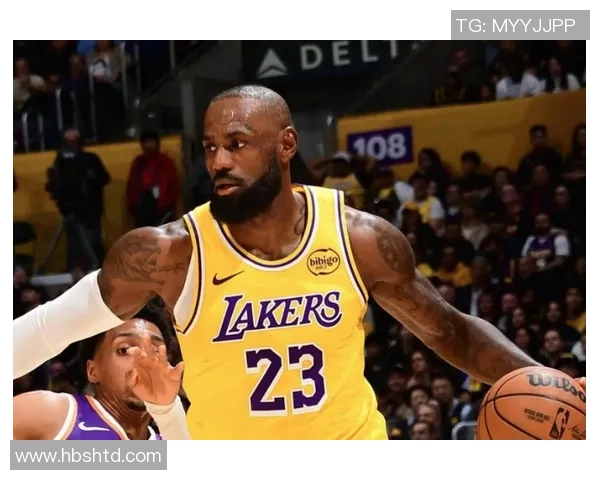 詹姆斯创历史新纪录成首位四万分一万板一万助球员